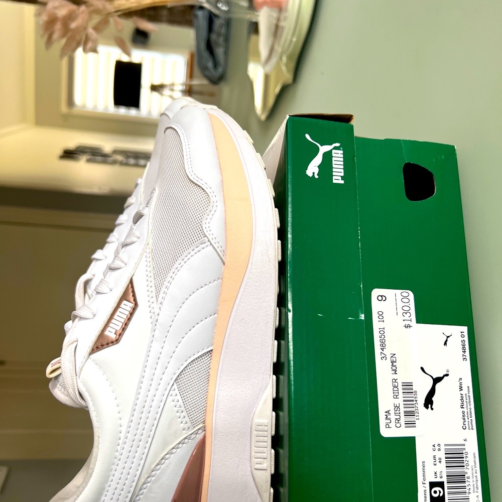 Puma sneakers (39- fit best 8.5) - Picture 6 of 6